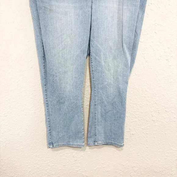 Torrid Light Wash High Rise Cropped Bombshell Skinny Jeans Women's Plus Size 16 - Picture 6 of 8